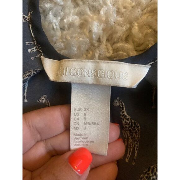 H&M women's sheer giraffe printed v-neck short sleeve loose blouse size 8 - Picture 7 of 8